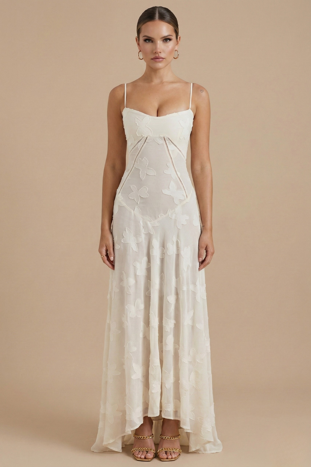Elegant Floral Maxi Dress with Spaghetti Straps and Fitted Bodice, White / M Elegant Floral Maxi Dress with Spaghetti Straps and Fitted Bodice, White / M