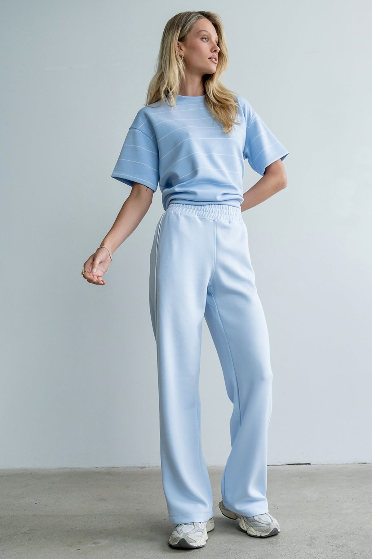 High Waisted Wide Leg Jeans with Front Seam Detail and Pockets