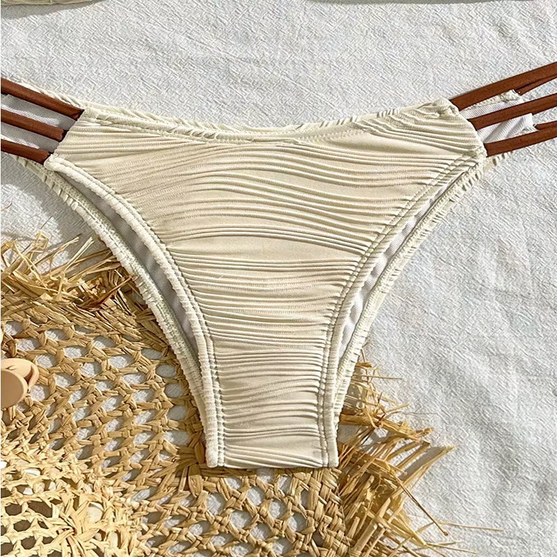 Conjunto de bikini de dos piezas para mujer - Top bandeau fruncido con herrajes metálicos y braguita con triple tira y corte cheeky