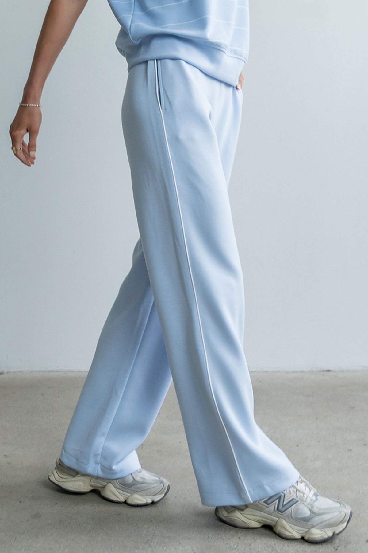 High Waisted Wide Leg Jeans with Front Seam Detail and Pockets