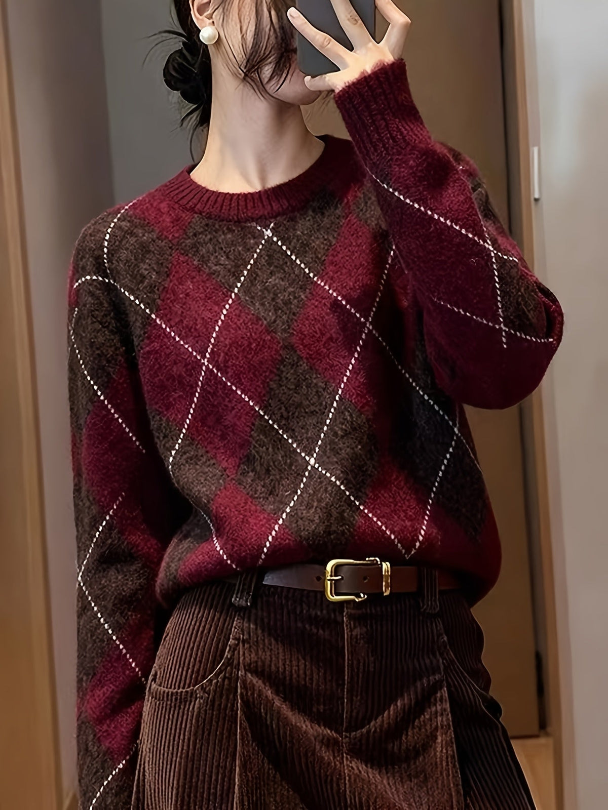 Diamond Argyle Sweater with Round Neck and Long Sleeves for Relaxed Fit