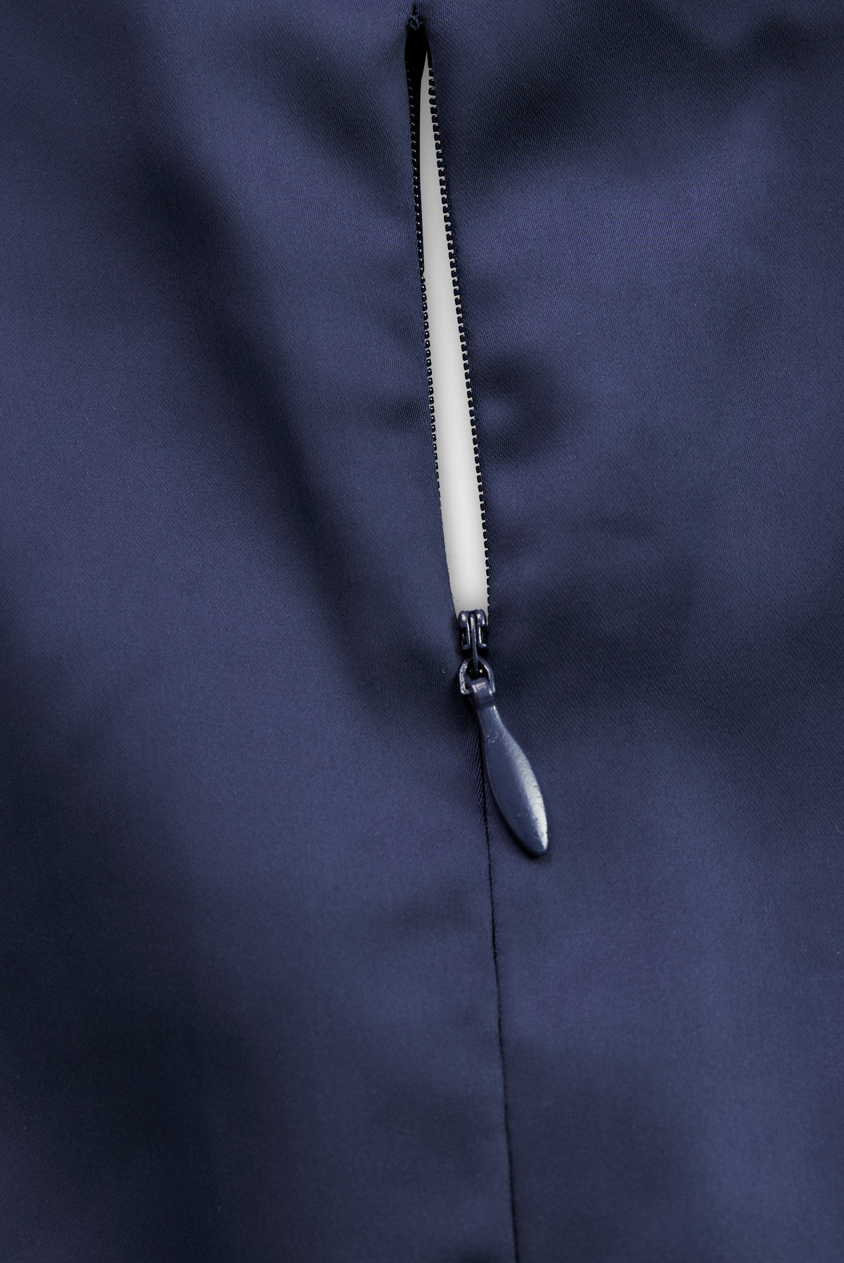 Tailored Evening Dress with V-Neck and Structured Silhouette for Events