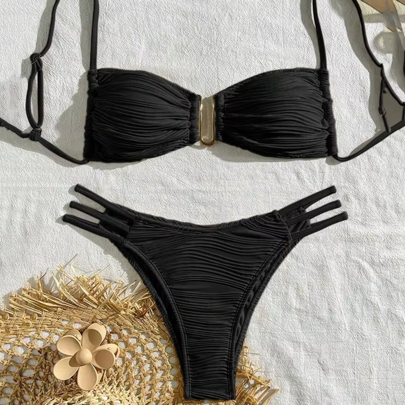 Conjunto de bikini de dos piezas para mujer - Top bandeau fruncido con herrajes metálicos y braguita con triple tira y corte cheeky