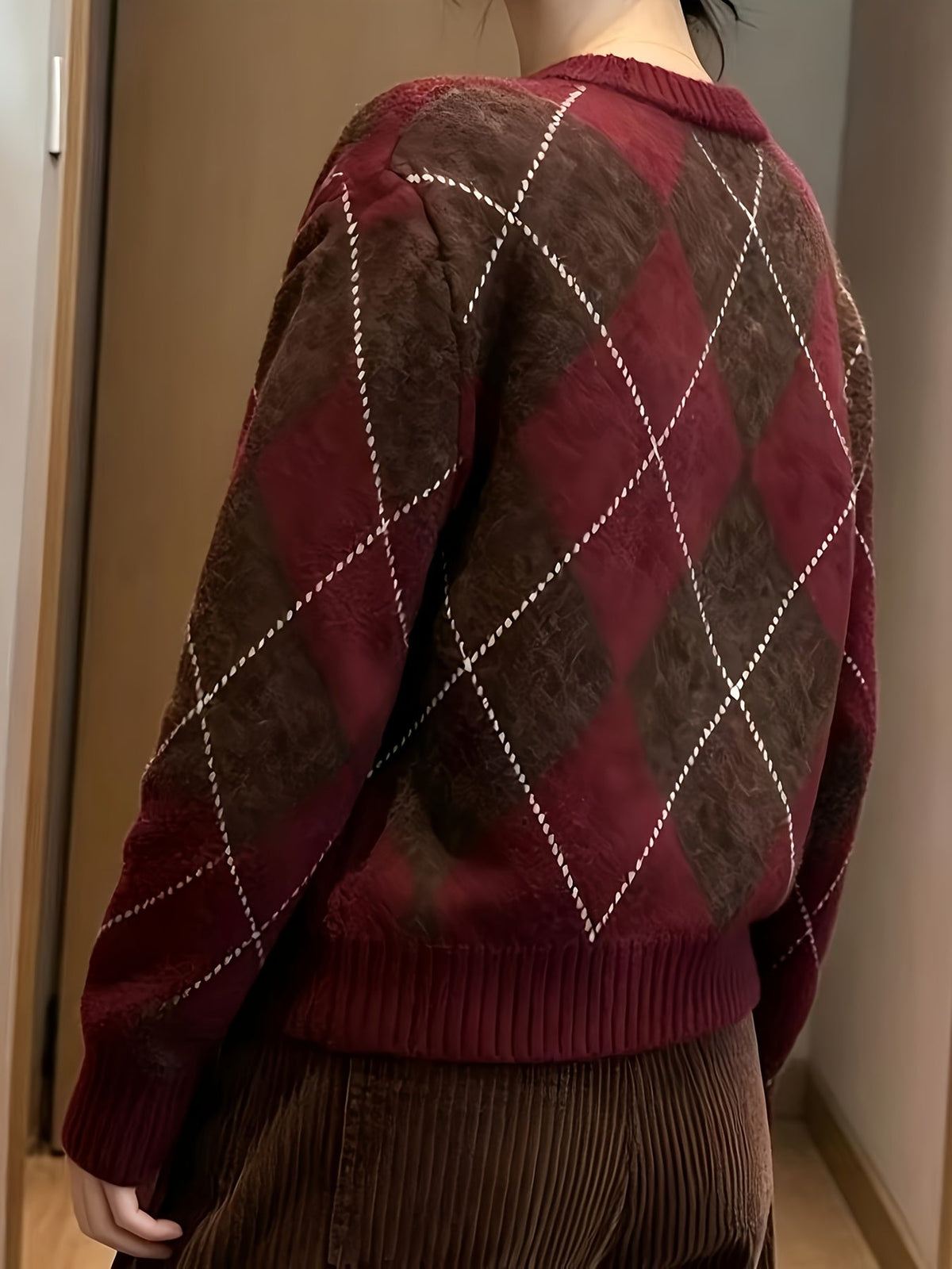 Diamond Argyle Sweater with Round Neck and Long Sleeves for Relaxed Fit