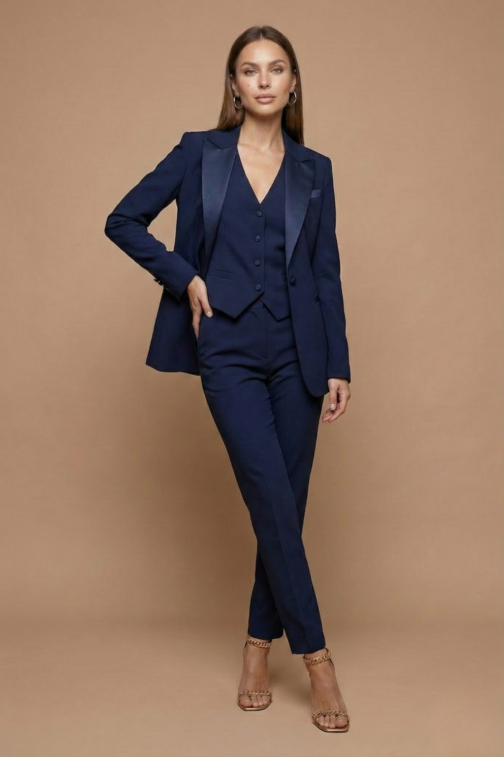 Women’s Tailored Two-Piece Suit with Satin Lapel – Sharp Evening Silhouette