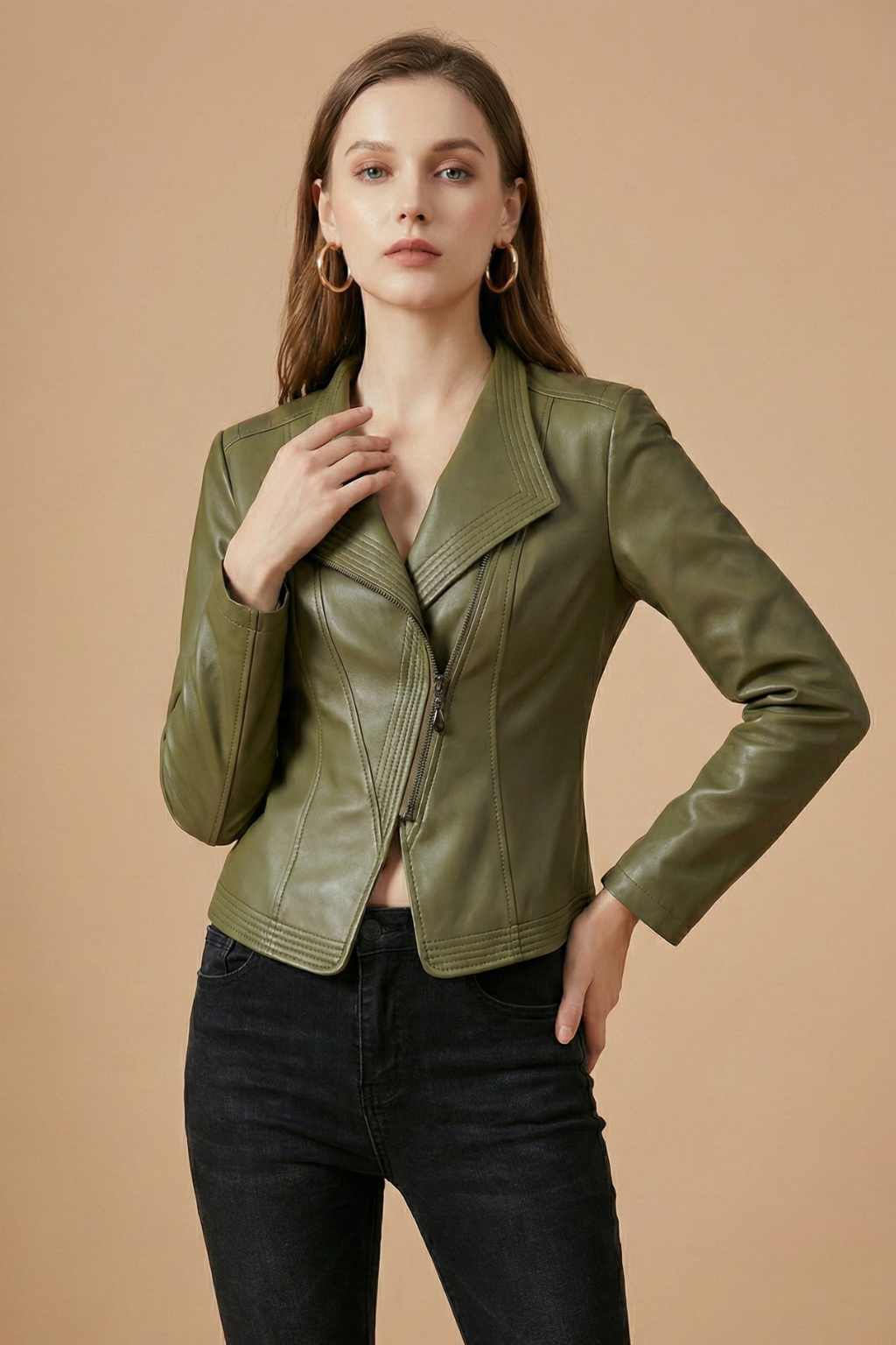 Women’s Zip-Front Faux Leather Jacket with Structured Lapels and Fitted Silhouette