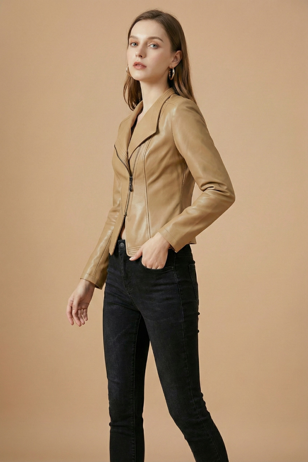 Women’s Zip-Front Faux Leather Jacket with Structured Lapels and Fitted Silhouette
