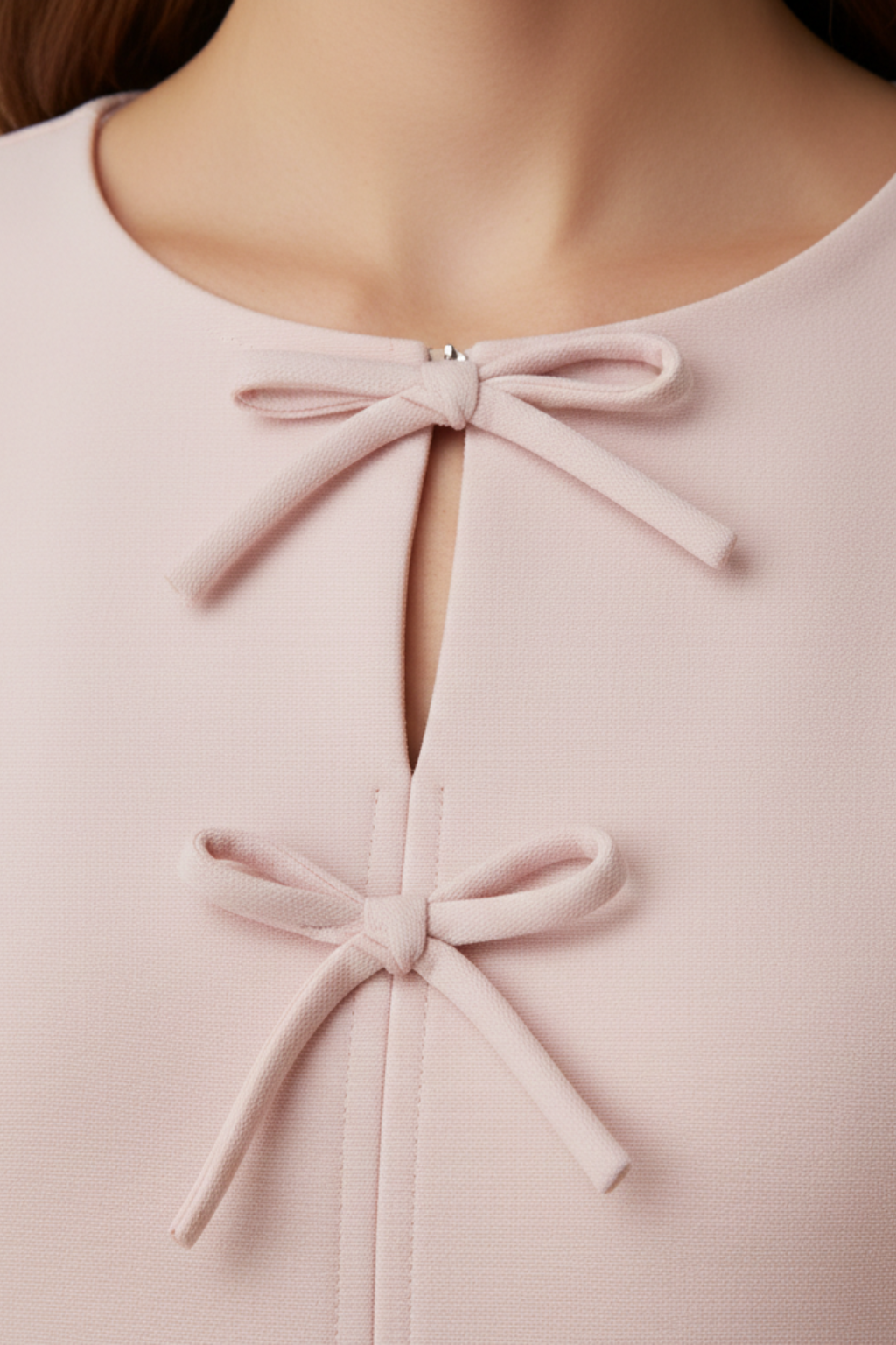 Damen Rosa Midikleid mit langen Ärmeln – Schlitzkragen-Design mit Schleifen-Detail vorne
