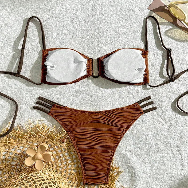 Conjunto de bikini de dos piezas para mujer - Top bandeau fruncido con herrajes metálicos y braguita con triple tira y corte cheeky