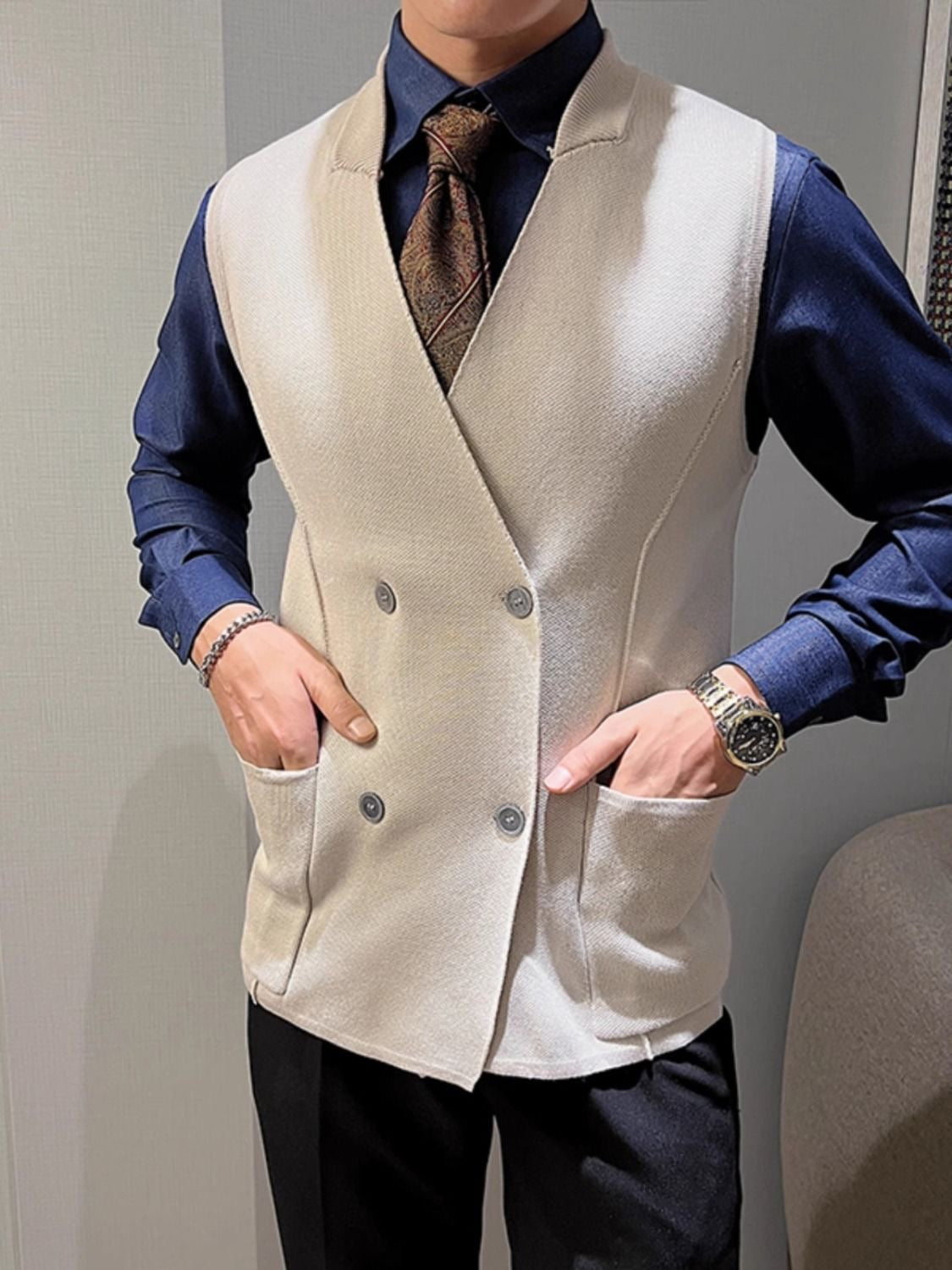 Sleeveless Knitted Vest with Double Breasted Closure and Front Pockets
