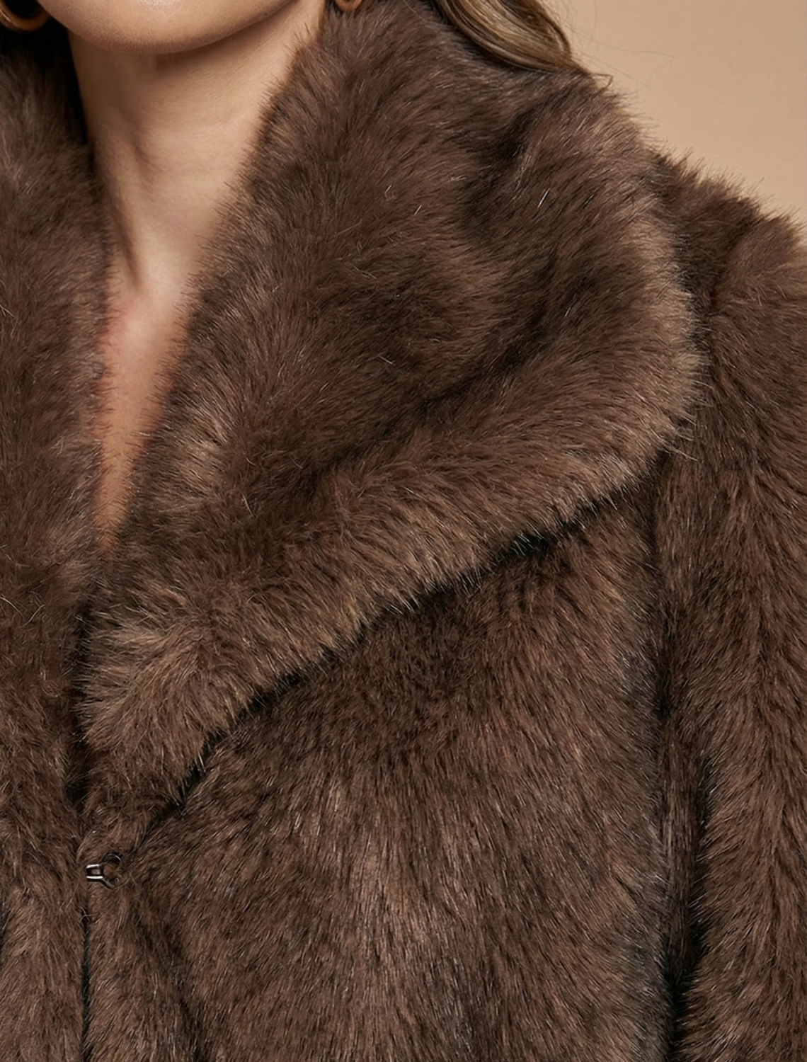 Women’s Relaxed Fit Faux Fur Jacket – Plush Texture