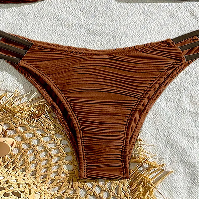 Conjunto de bikini de dos piezas para mujer - Top bandeau fruncido con herrajes metálicos y braguita con triple tira y corte cheeky