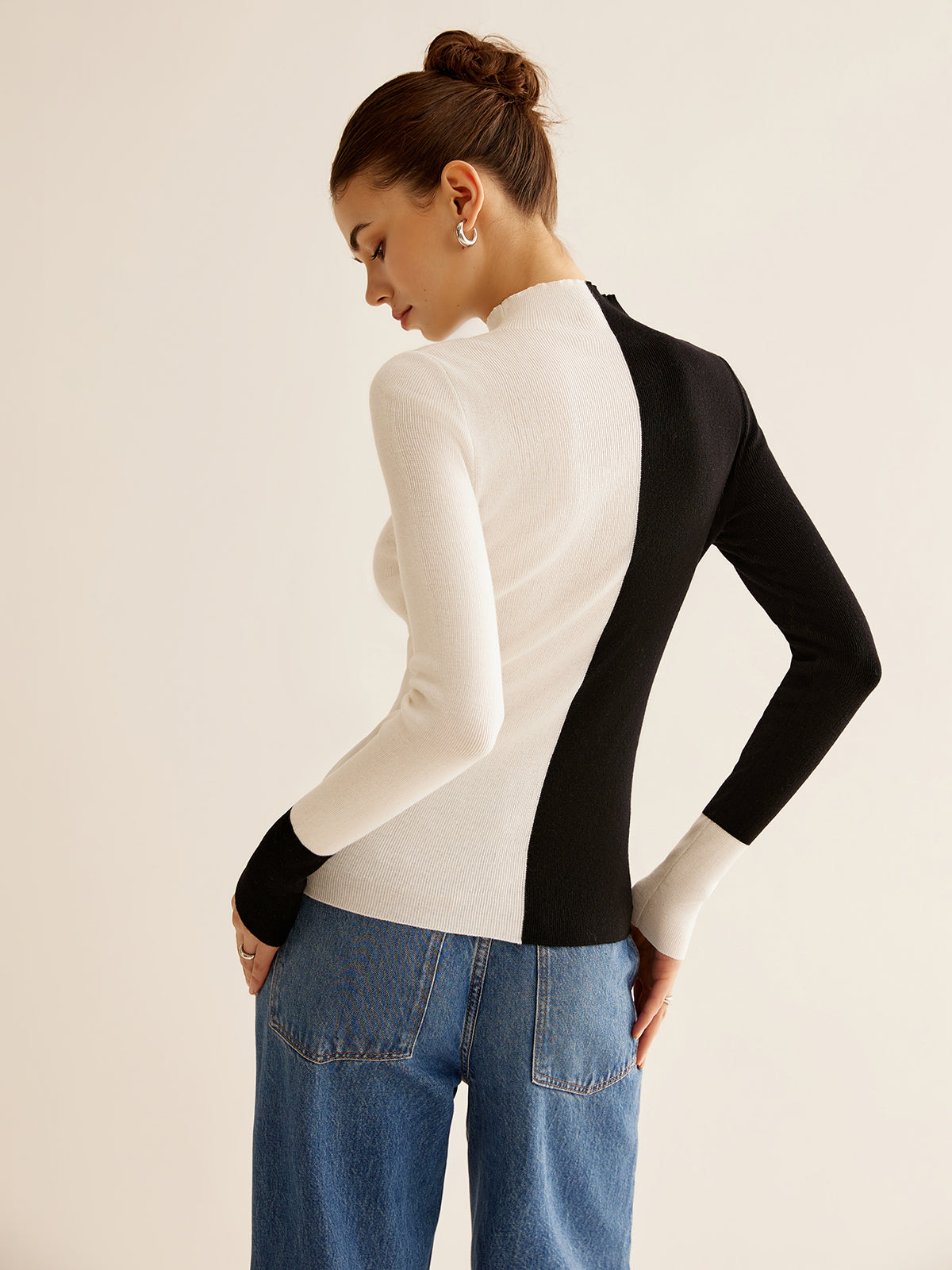 Slim Fit Knit Sweater with Medium Stretch and Four Fiber Blend