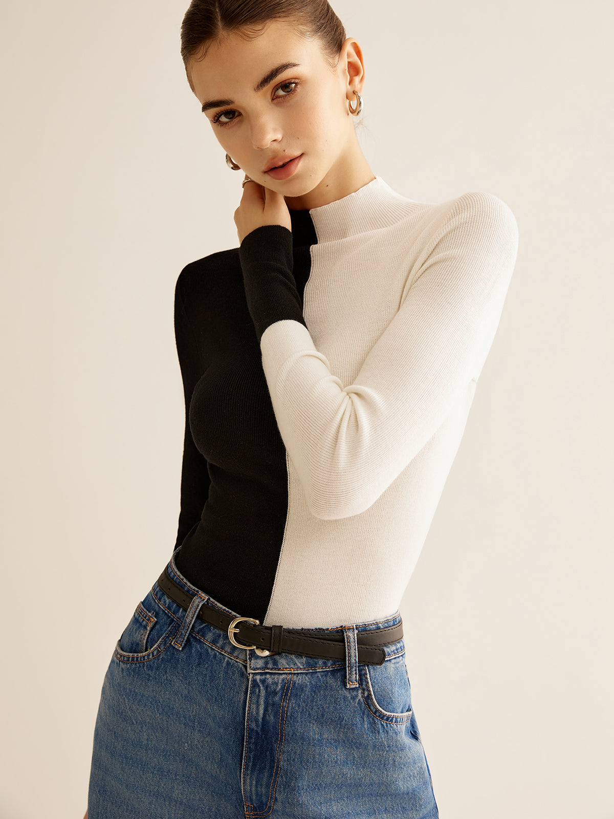 Slim Fit Knit Sweater with Medium Stretch and Four Fiber Blend