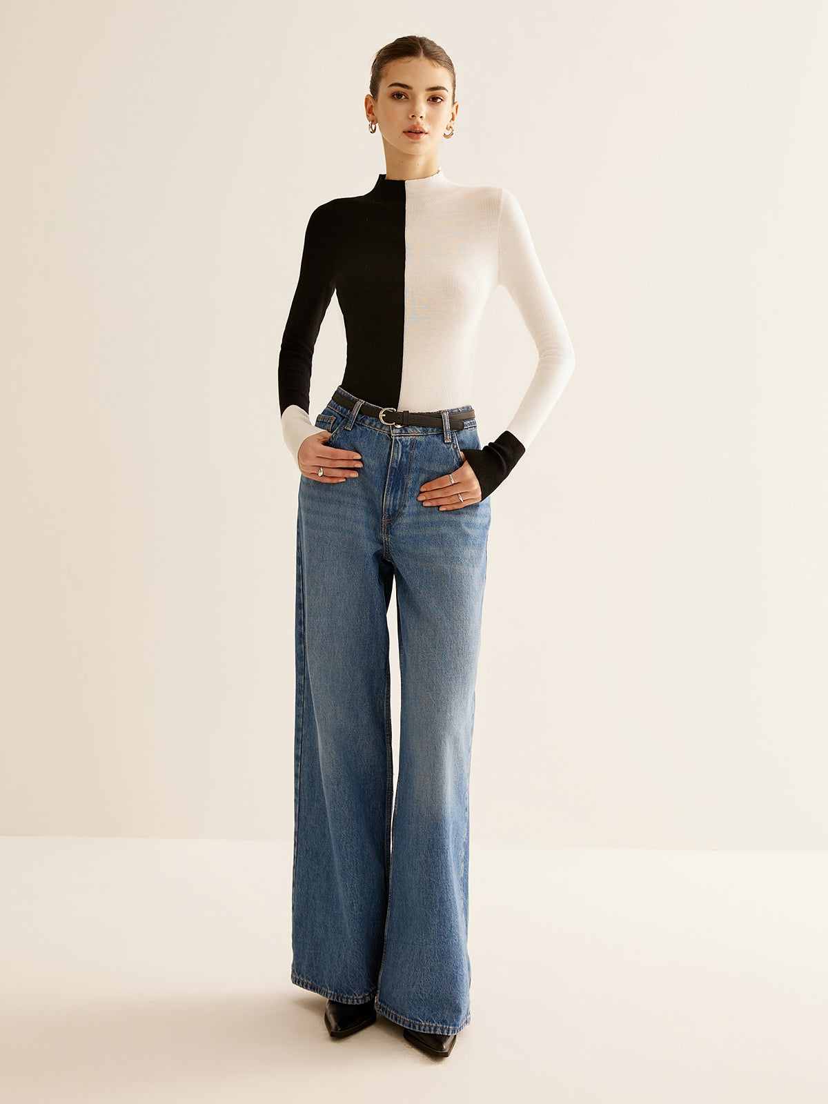 Slim Fit Knit Sweater with Medium Stretch and Four Fiber Blend