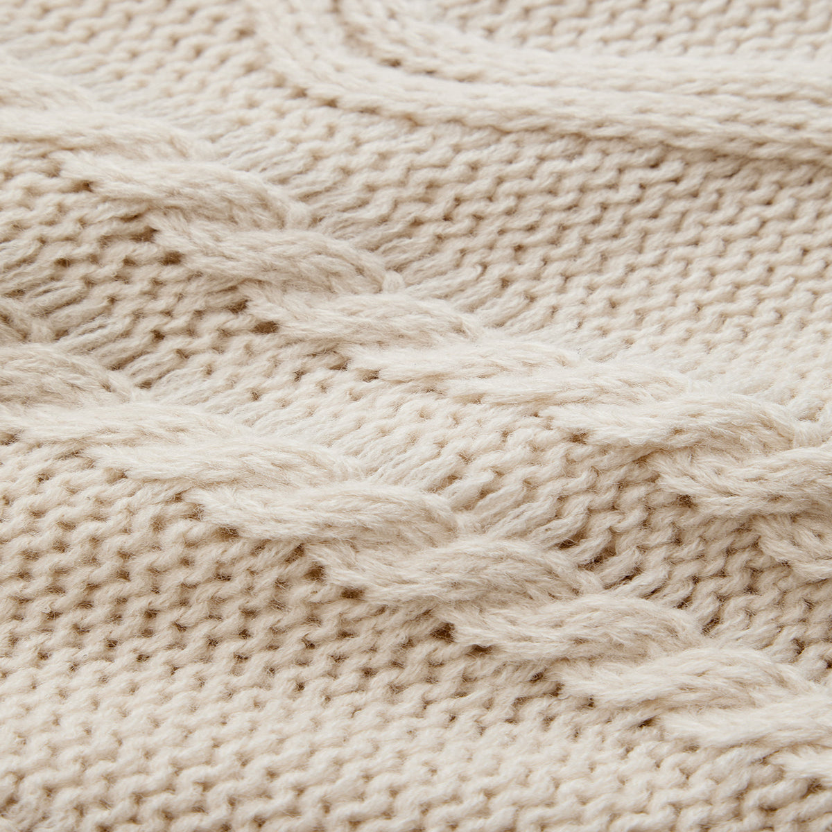 Relaxed Fit Cable Knit Sweater with Long Sleeves and Hip Length Coverage