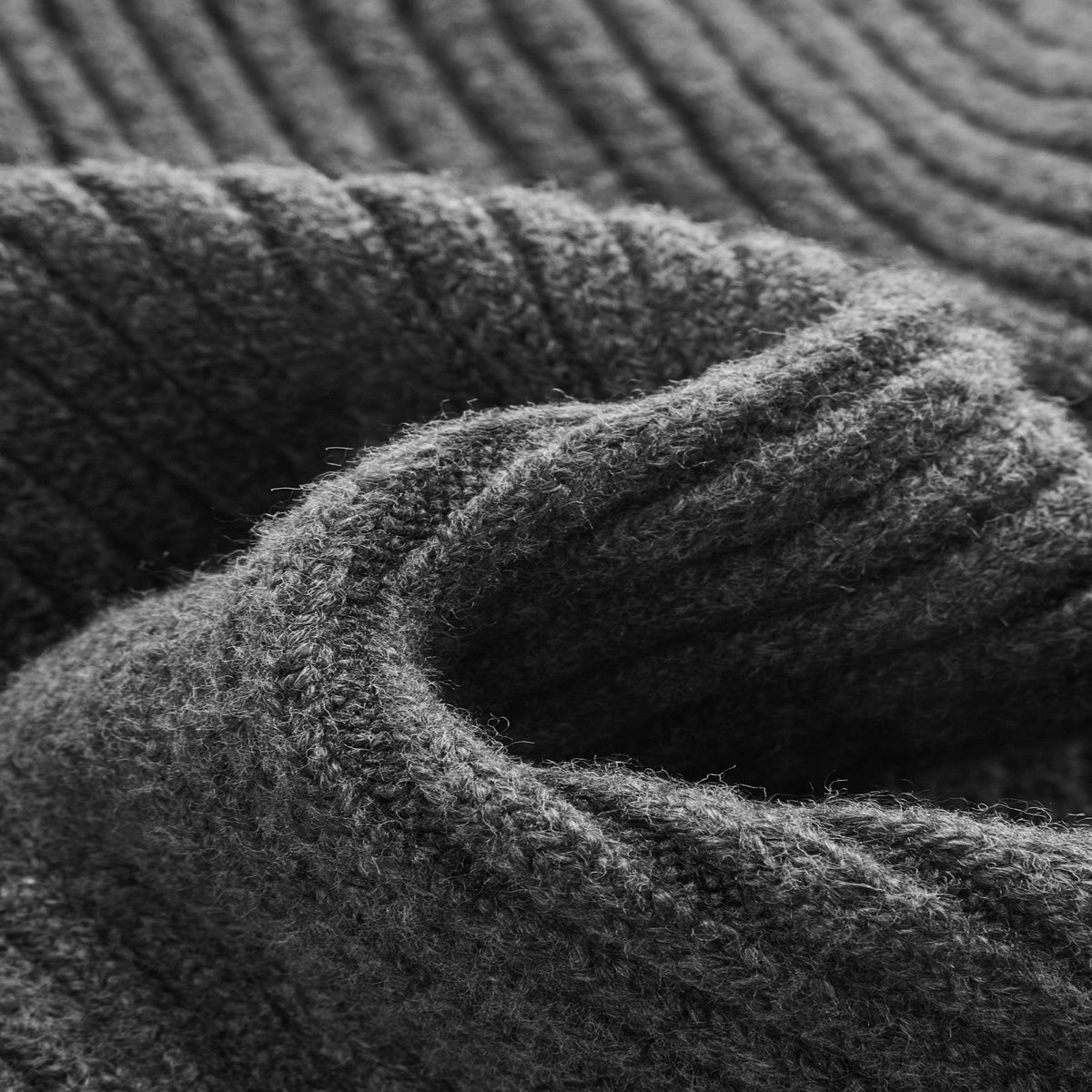 Relaxed Fit Knit Sweater with Slight Stretch and Breathable Weave, Five Sizes