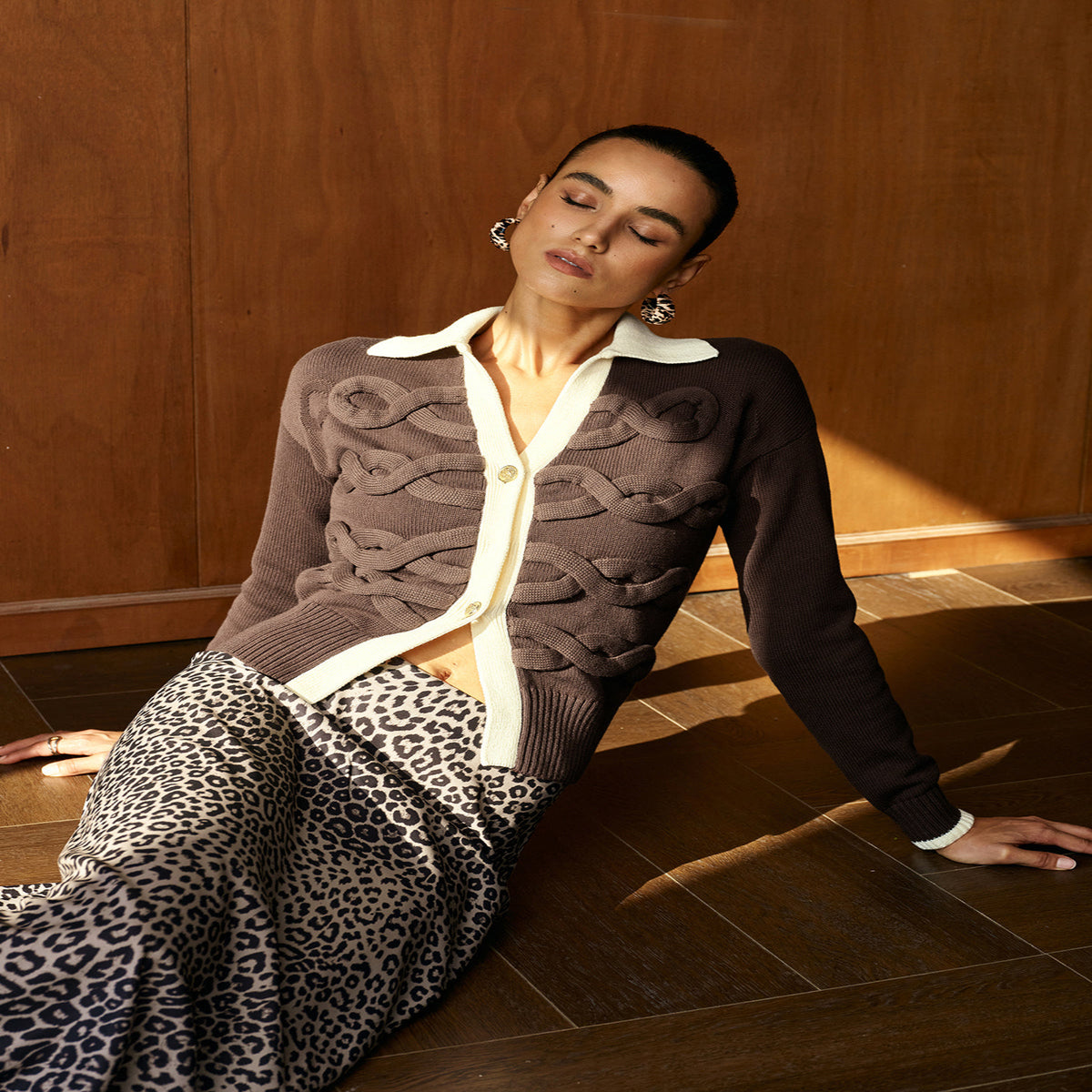High Stretch Knit Cardigan with Contrast Collar and Cable Texture, Hip Length