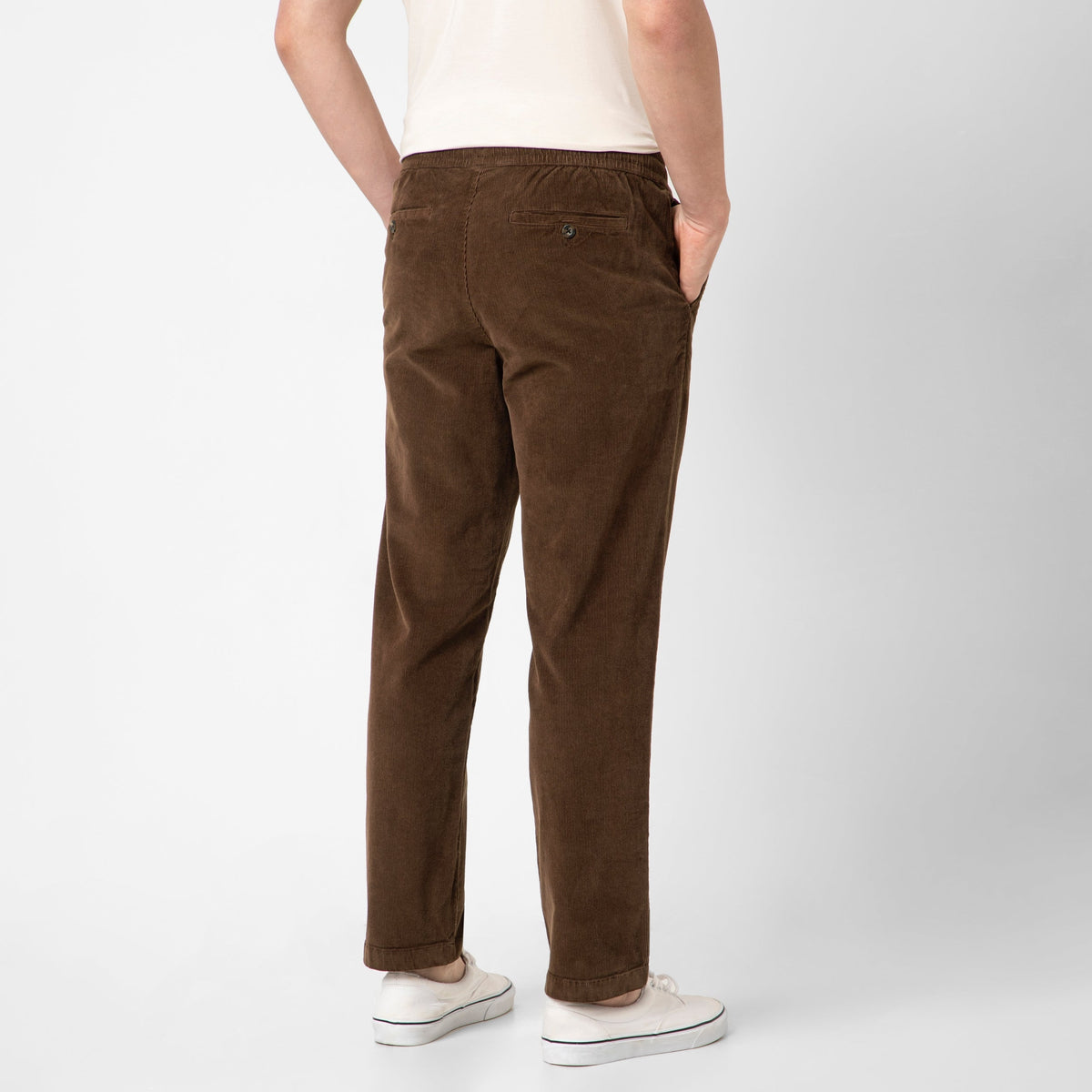 Corduroy easy Pant Cocoa back on model