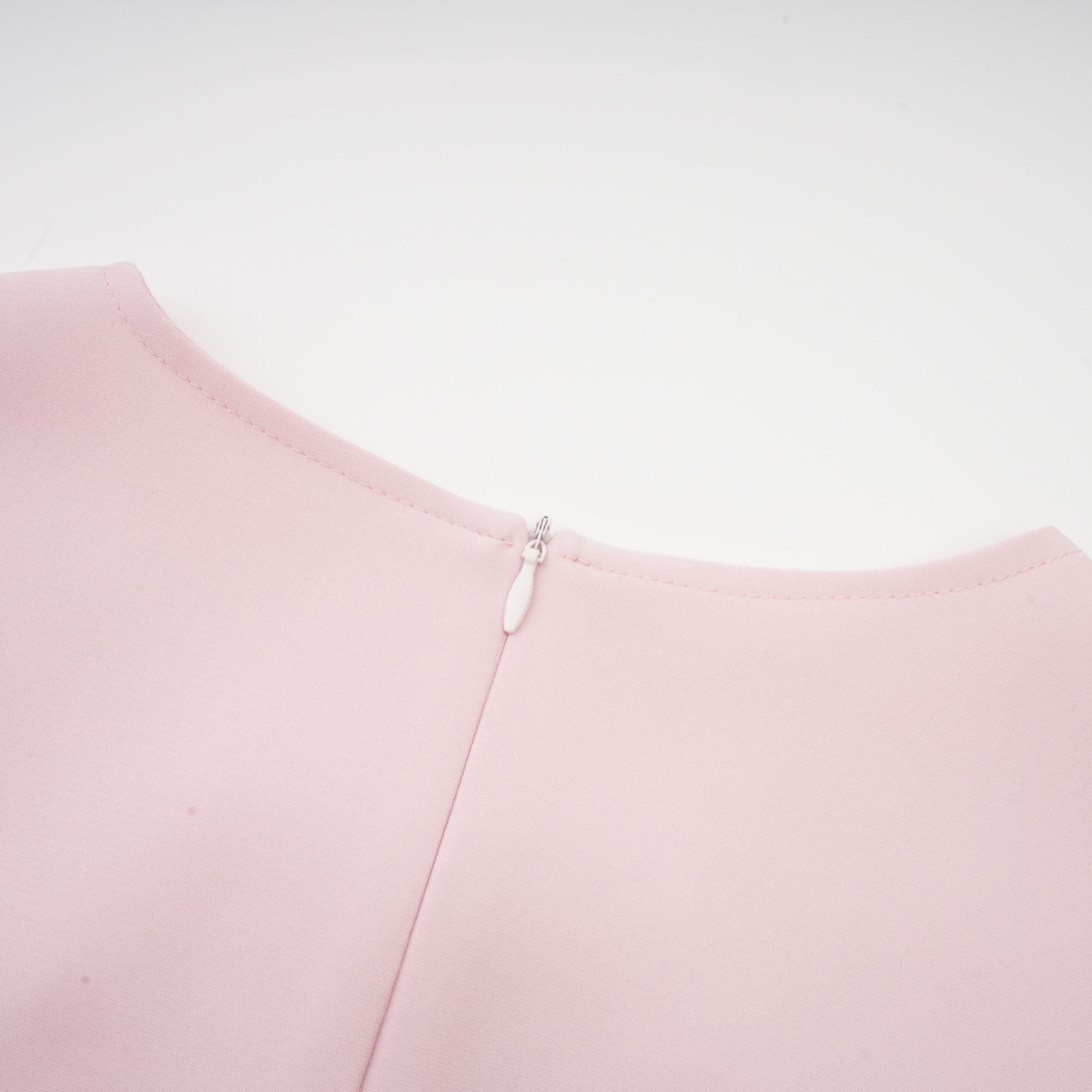 Damen Rosa Midikleid mit langen Ärmeln – Schlitzkragen-Design mit Schleifen-Detail vorne
