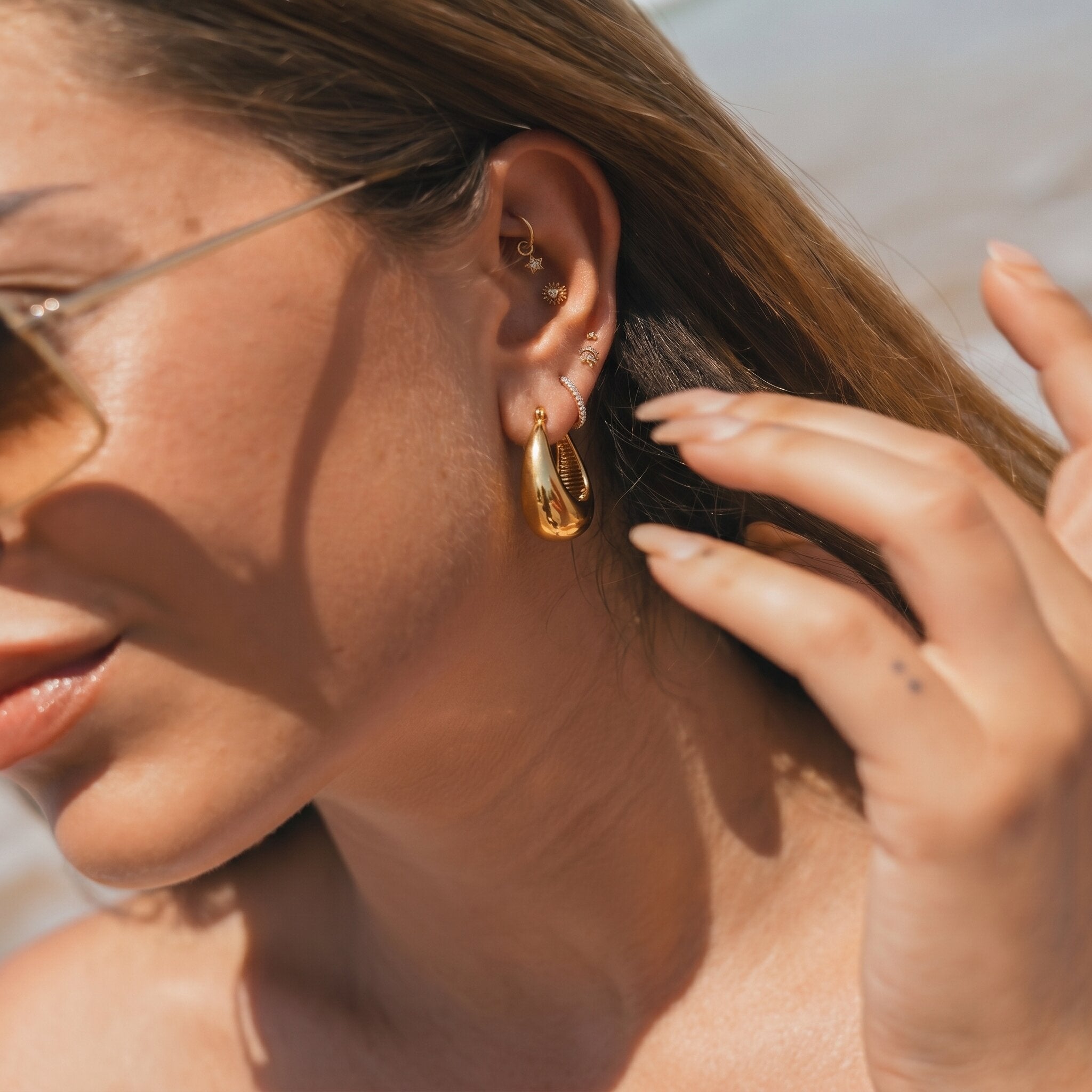 Women's Gold Hoop Teardrop Huggie Earrings