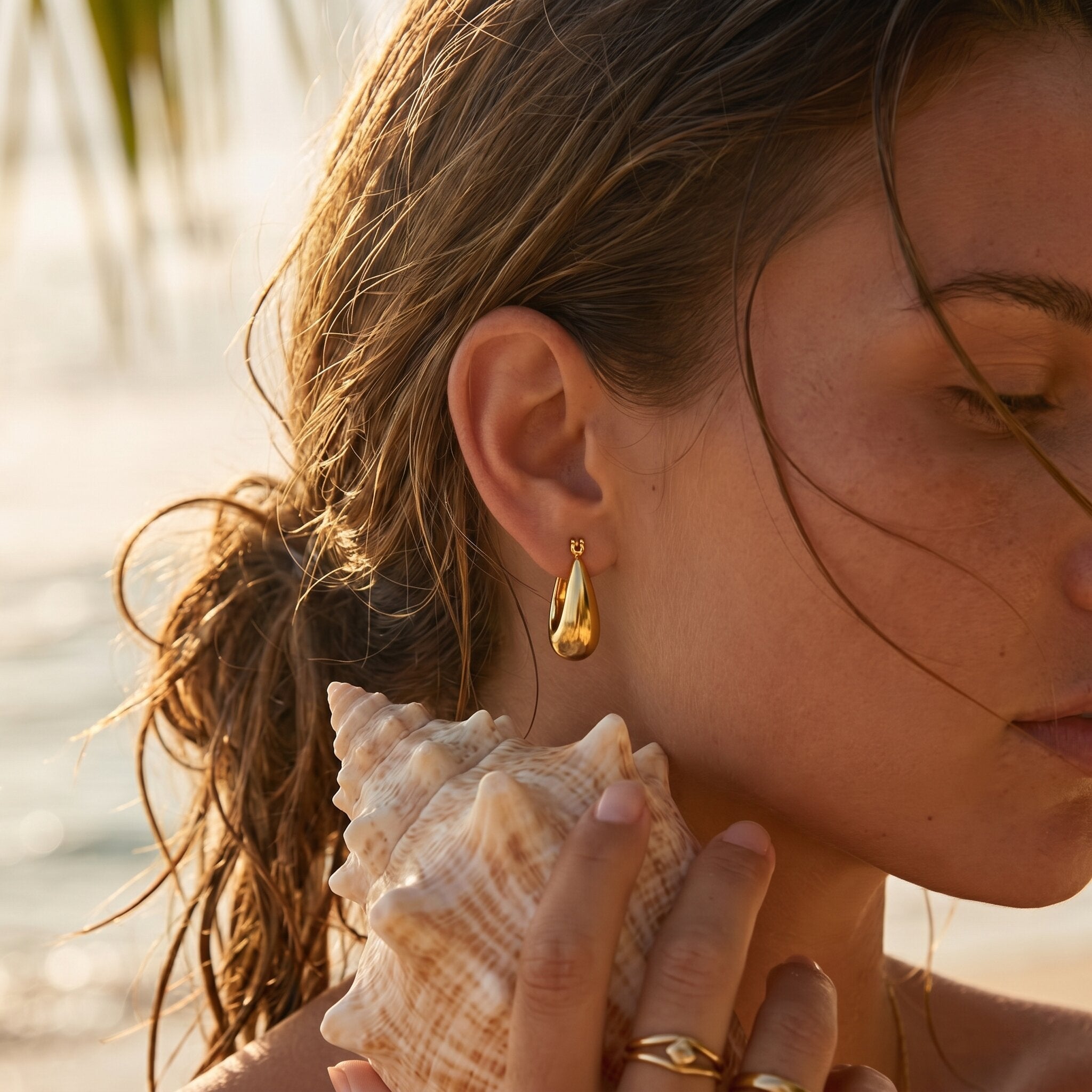 Women's Gold Hoop Teardrop Huggie Earrings
