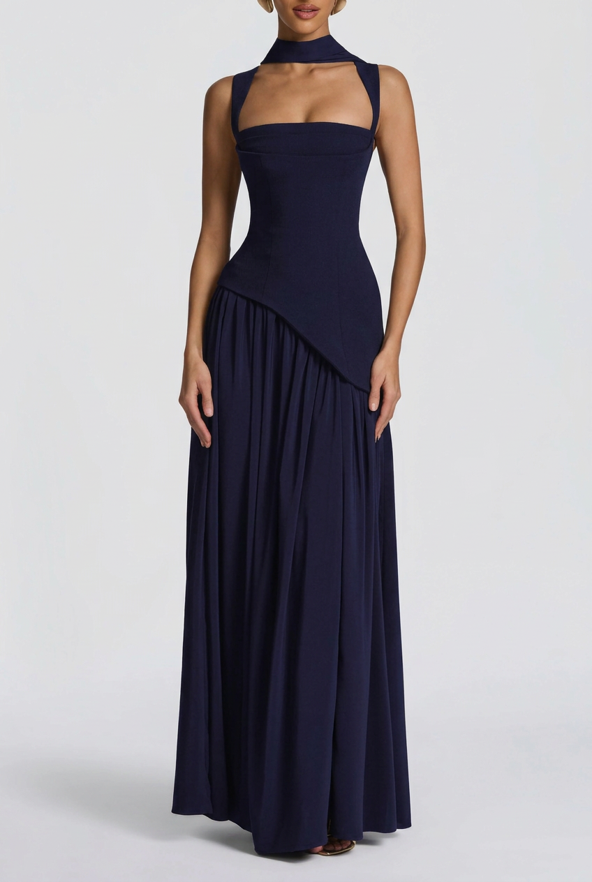 Γυναικείο Αμάνικο Μακρύ Φόρεμα με Αξεσουάρ Κασκόλ στον Λαιμό και Πλευρικό Άνοιγμα στο Μηρό – Βραδινό Φόρεμα