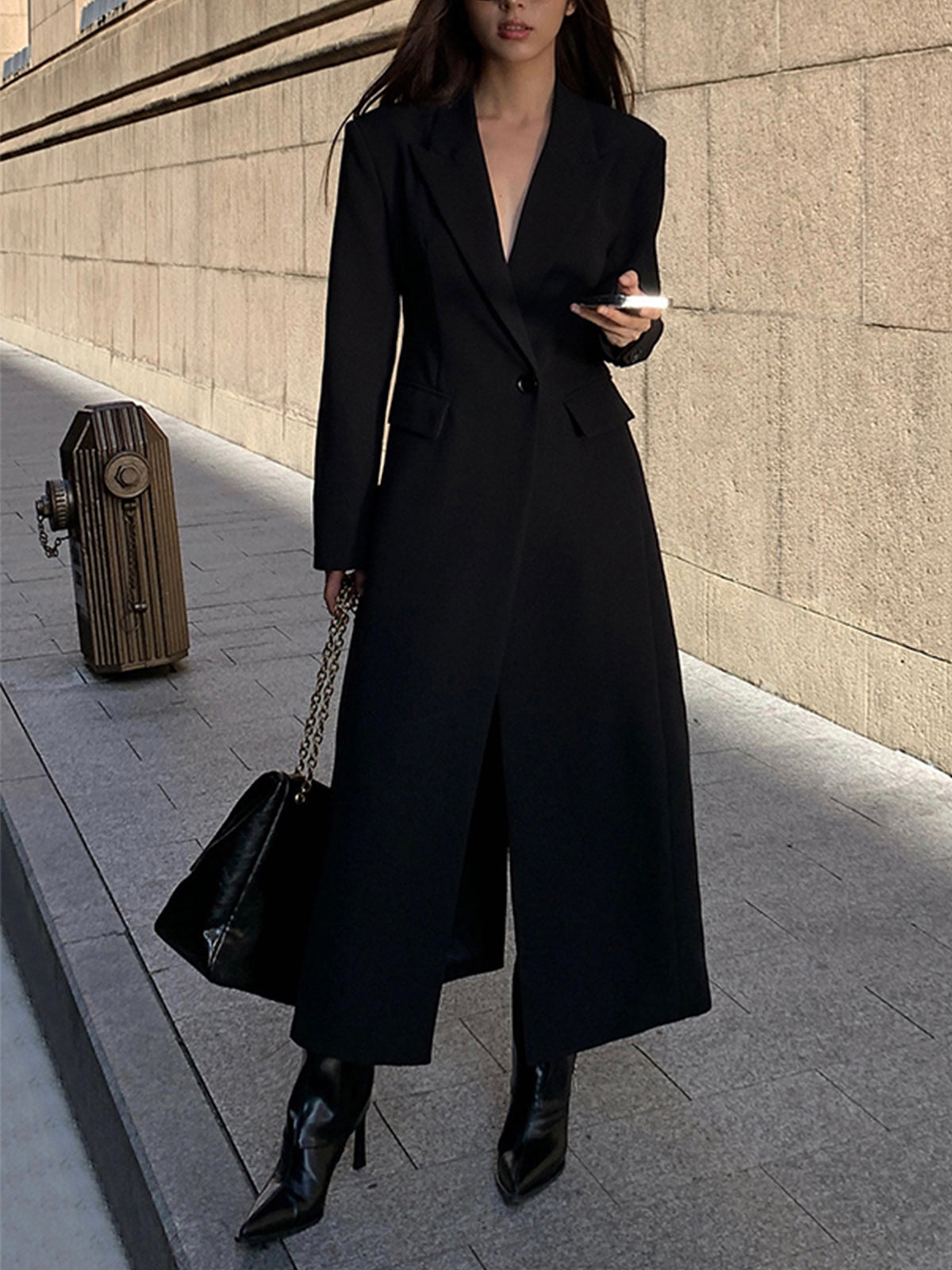 Tailored Blazer with Split Detail and Long Sleeves for Professional Wear