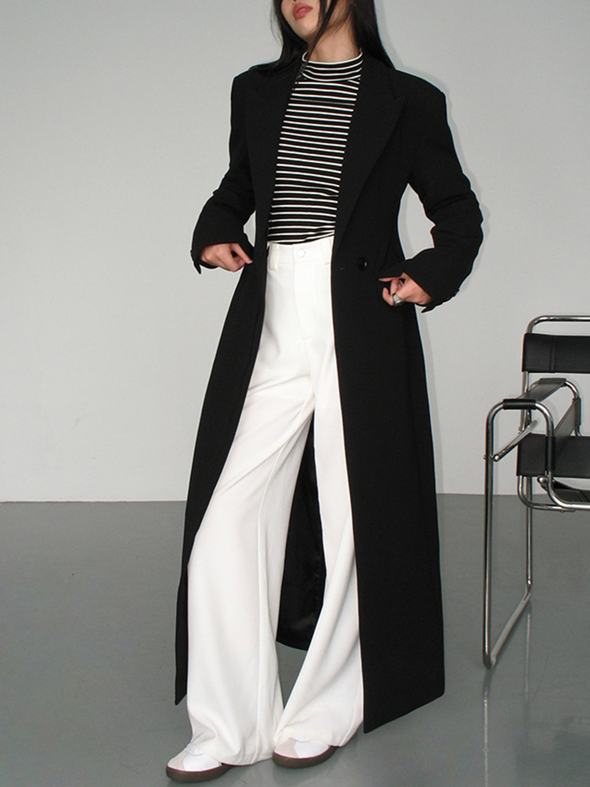 Tailored Blazer with Split Detail and Long Sleeves for Professional Wear