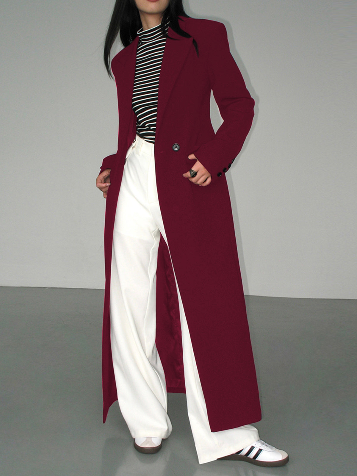 Tailored Blazer with Split Detail and Long Sleeves for Professional Wear