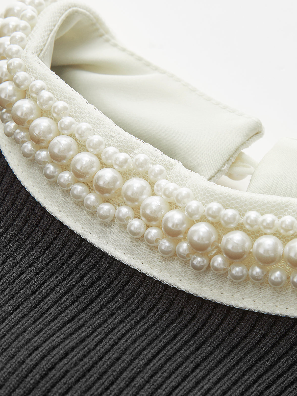 Slim Fit Knit Top with Contrast Binding Edge and Medium Stretch