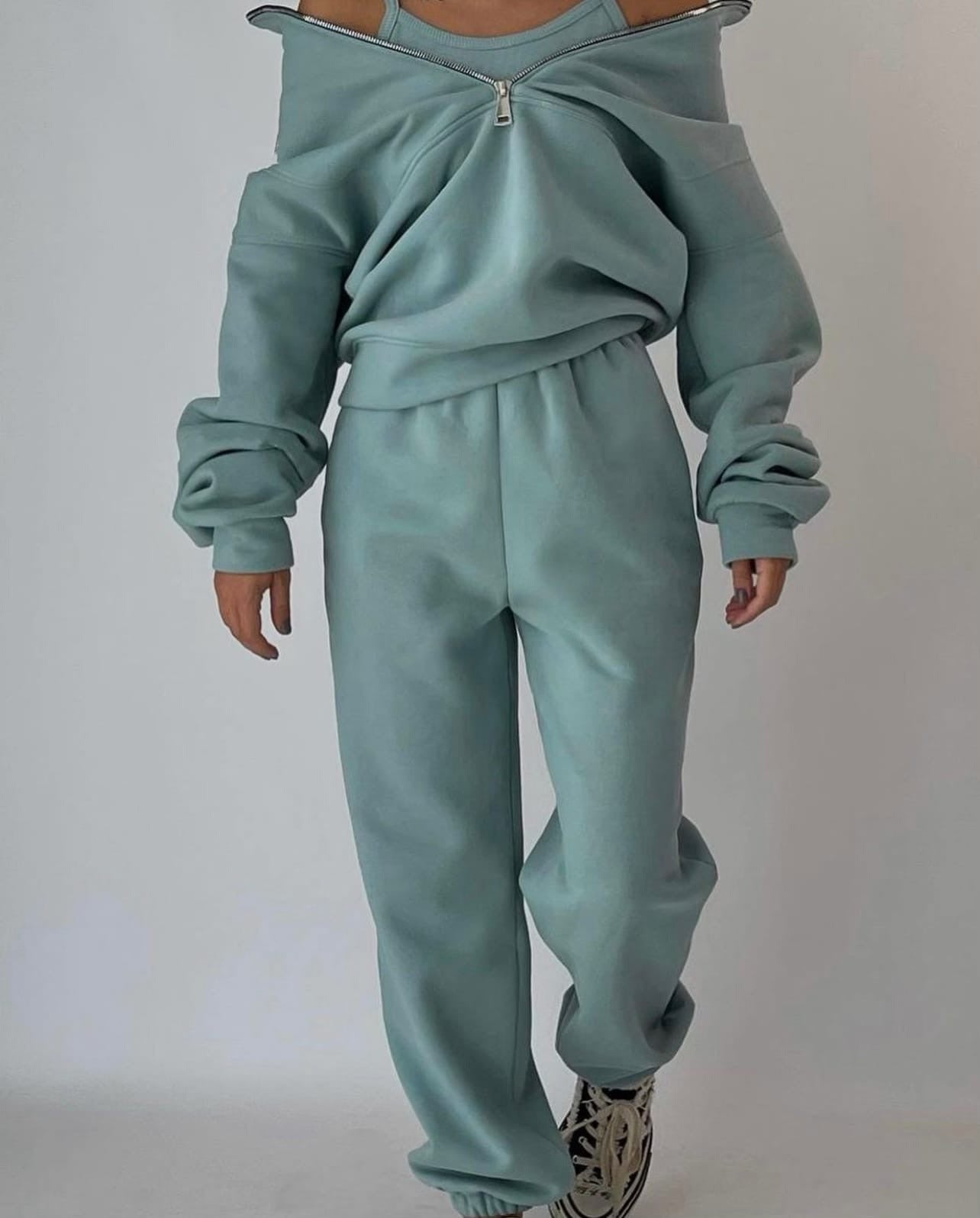 Completo Lounge da Donna Oversize con Zip al Collo – Sillhouette Rilassata a Due Pezzi