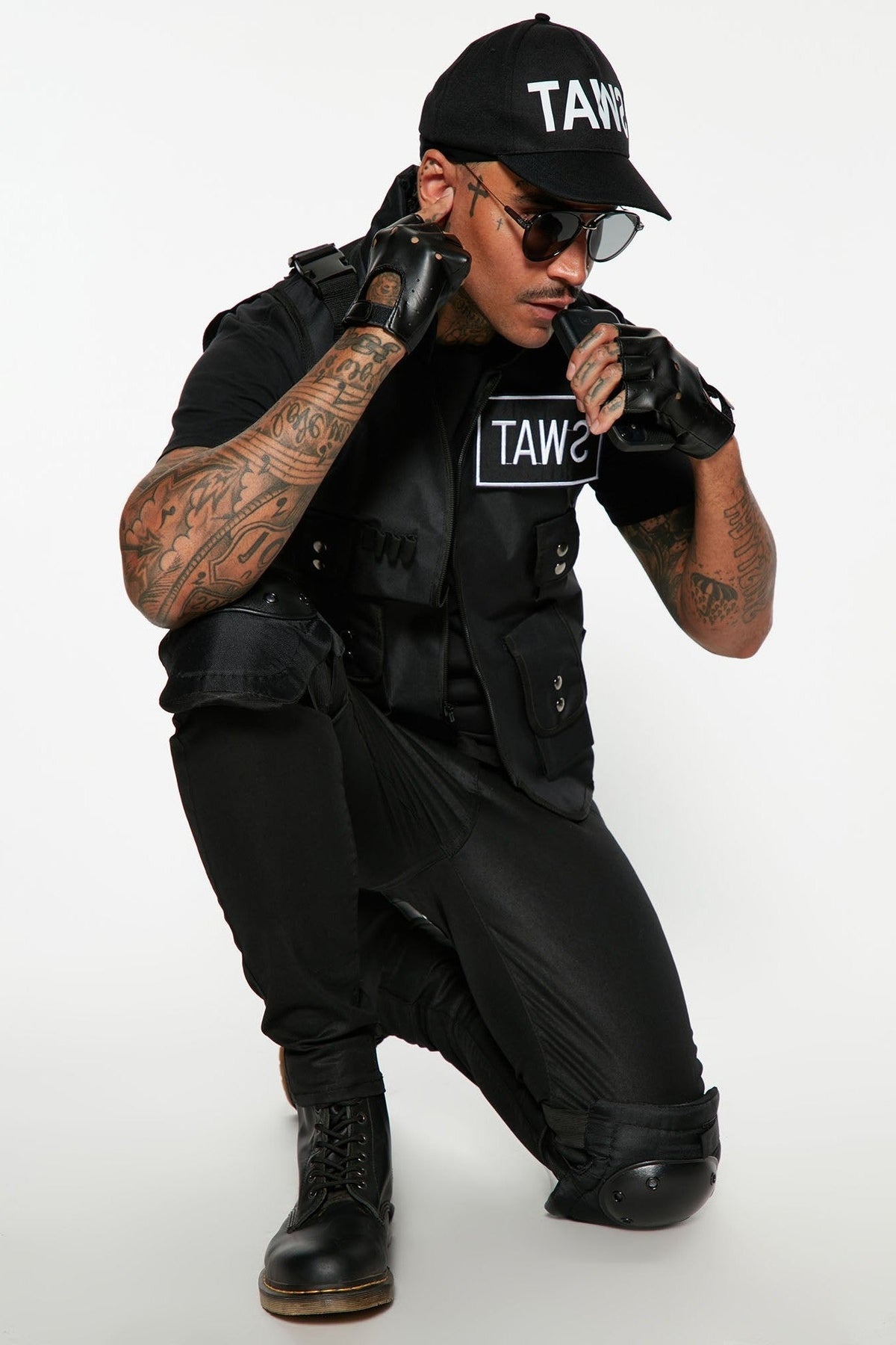 Four-Piece Tactical Costume Bundle with Vest and Fingerless Gloves