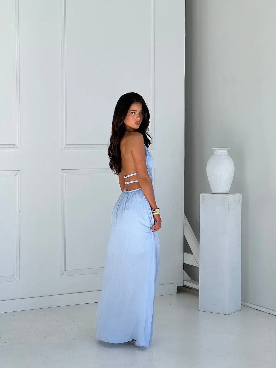 Women's Halter Neck Keyhole Cutout Open Back Lace-Up Maxi Dress