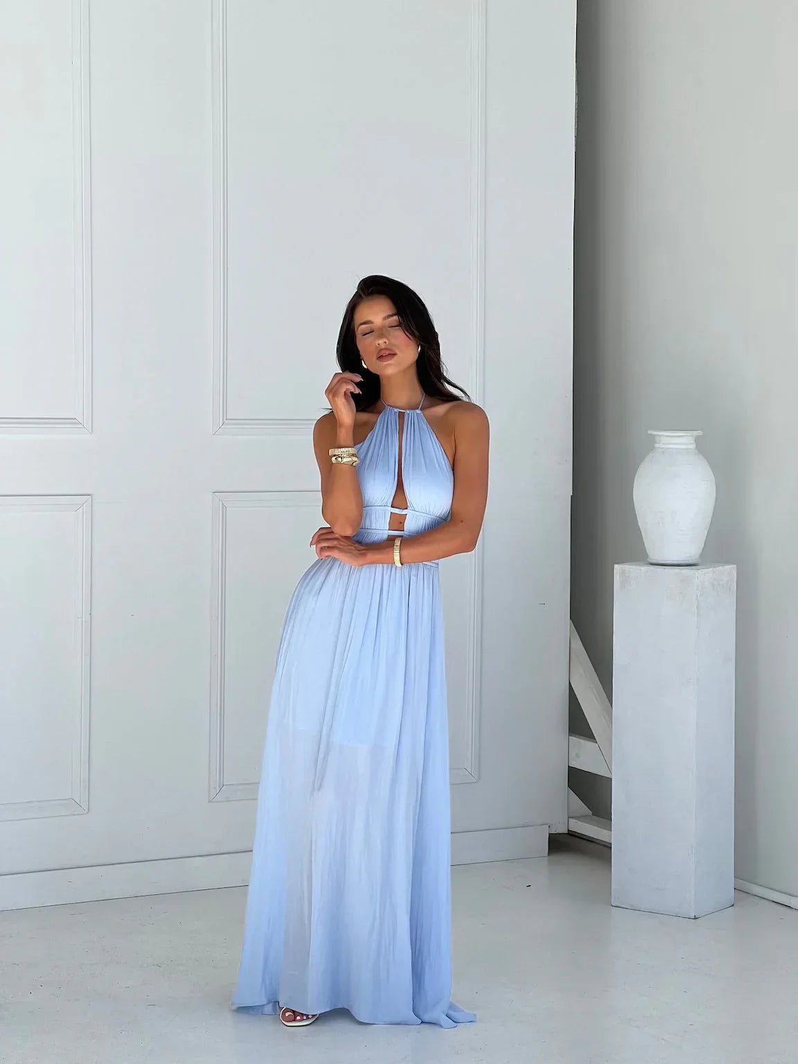 Women's Halter Neck Keyhole Cutout Open Back Lace-Up Maxi Dress