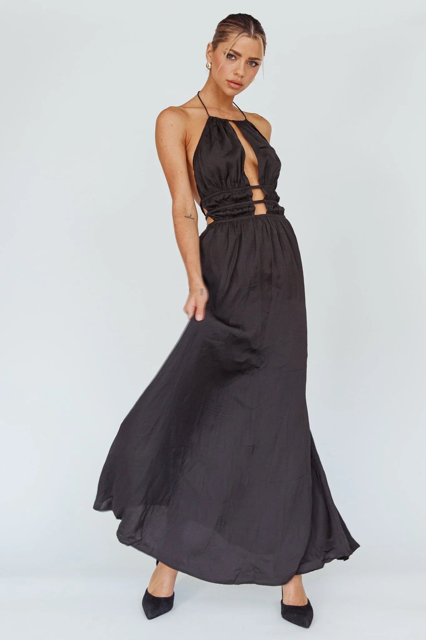 Women's Halter Neck Keyhole Cutout Open Back Lace-Up Maxi Dress