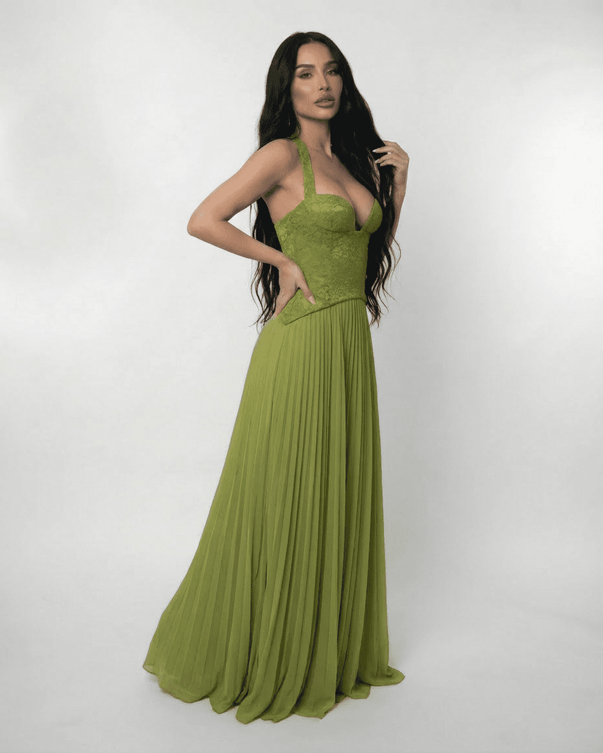 Women's Halter Neck Sweetheart Lace Up Back Pleated Maxi Dress