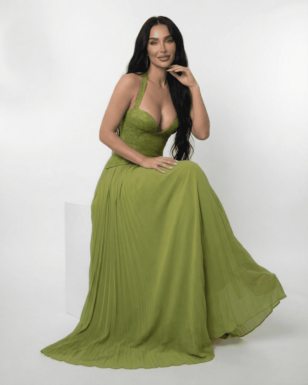 Women's Halter Neck Sweetheart Lace Up Back Pleated Maxi Dress