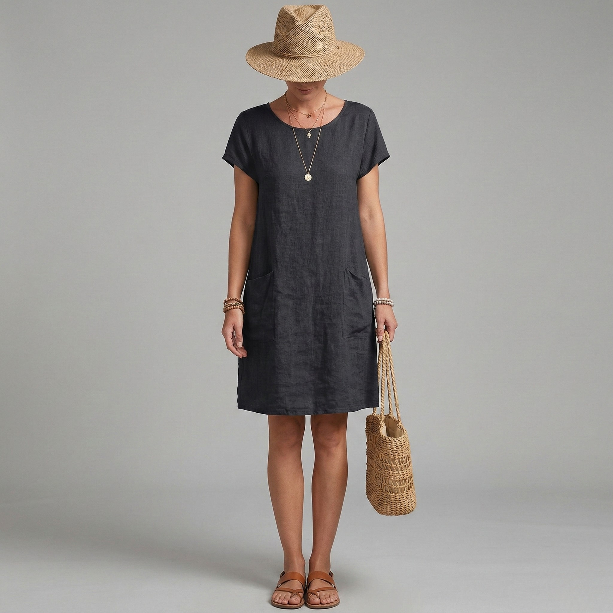 Casual women's short sleeve mini dress with functional front pockets. A comfortable and versatile piece for summer fashion.