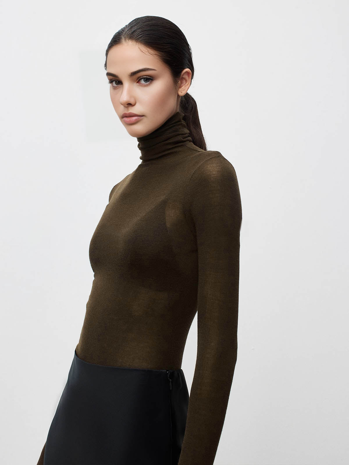 Wool Polyester Knit Top with Medium Stretch for Events and Everyday Wear